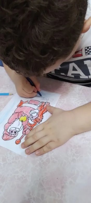 ВЫСТАВКА РИСУНКОВ КО ДНЮ РОЖДЕНИЯ ДЕДА МОРОЗА.